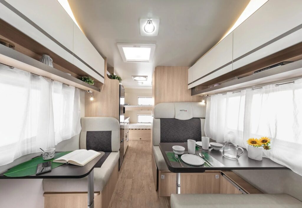 alquiler de autocaravanas en Valencia flexicaravan interior